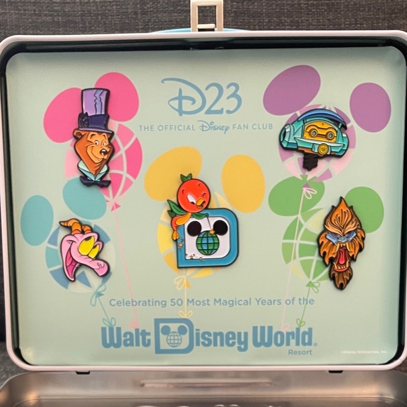 NEW, UNUSED Disney D23 Collectible Lunchbox & Five Exclusive Pins - Picture 3 of 7
